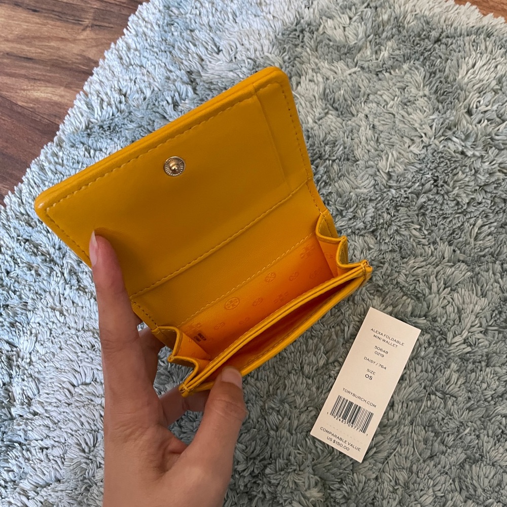 Tory Burch Alexa Foldable Mini Wallet daisy. golden yellow embossed pattern - Picture 3 of 7